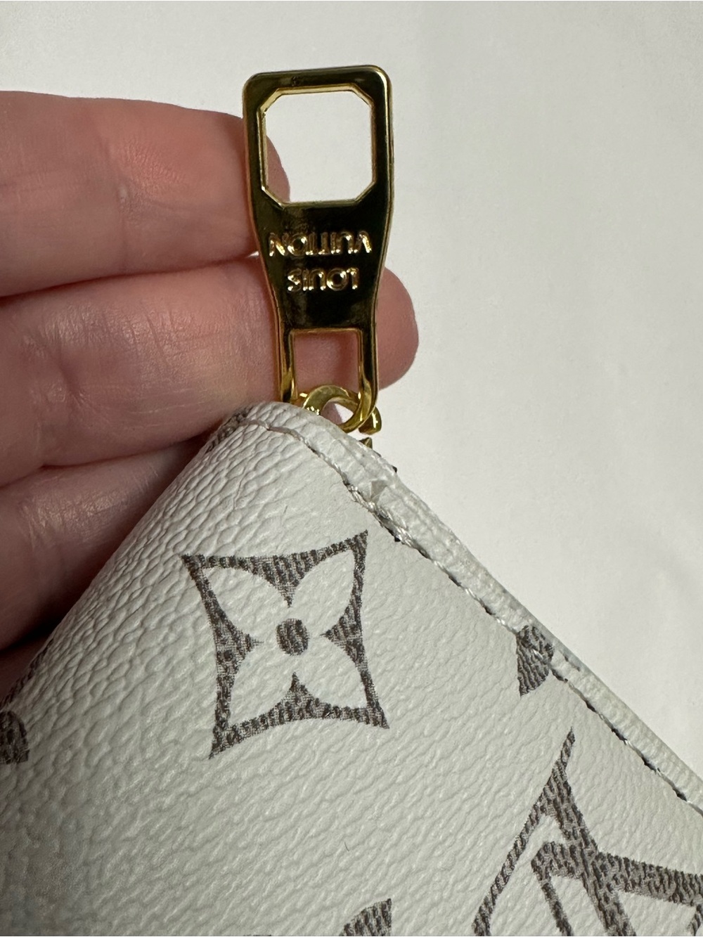 White and Gray Zip Wallet full size - Picture 3 of 13